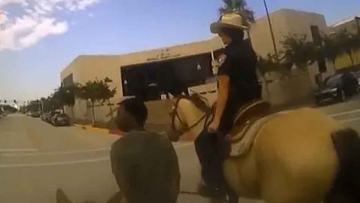 ABD'de atlı polisler gözaltına aldığı kişiyi kementle sokakta gezdirdi