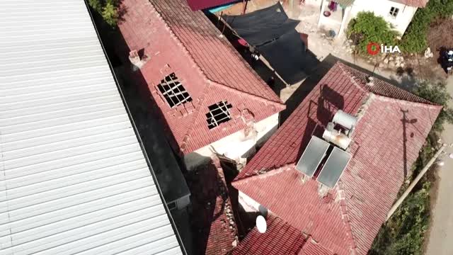 Çatıda havalandırma boşluğu açıp kenevir yetiştirmiş