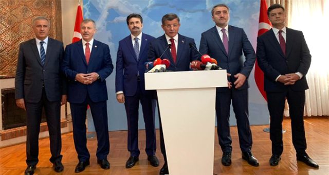 Davutoğlu sahaya iniyor: 18 Ekim de partisinin yol haritasını açıklayacak