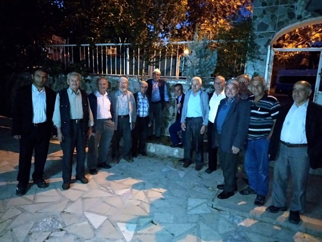 Din görevlileri, cami bahçelerine 200 adet fidan dikti