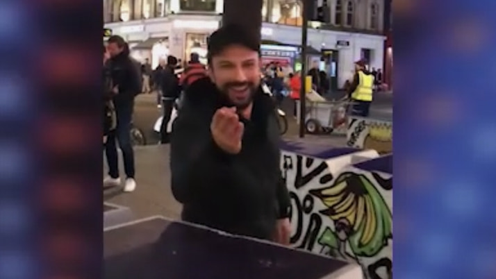 Megastar Tarkan'ı Londra sokaklarında kimse tanımadı