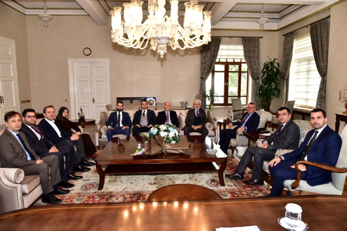 AK Parti İl Başkanı Valiyi ziyaret etti.