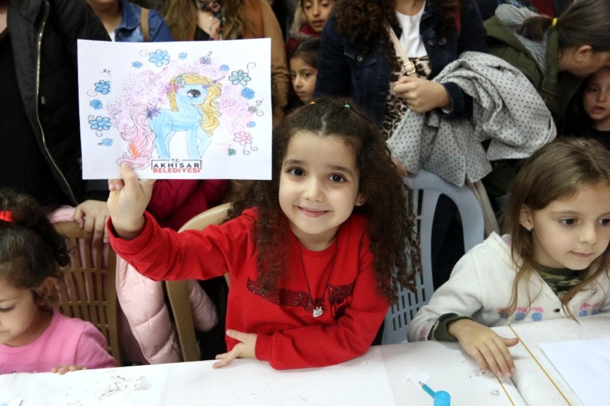 Becerilerini sergileyen çocuklar eğlendi.