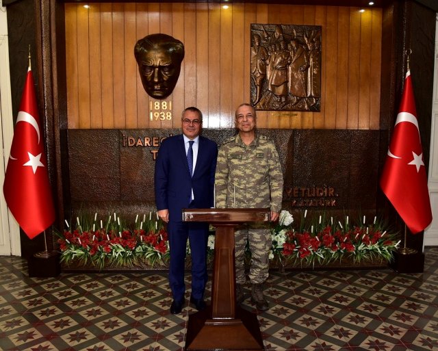 EDOK Komutanı Vali Denizi ziyaret etti.
