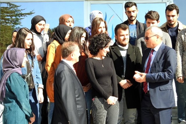 Vali Deniz den öğrencilere sigara uyarısı