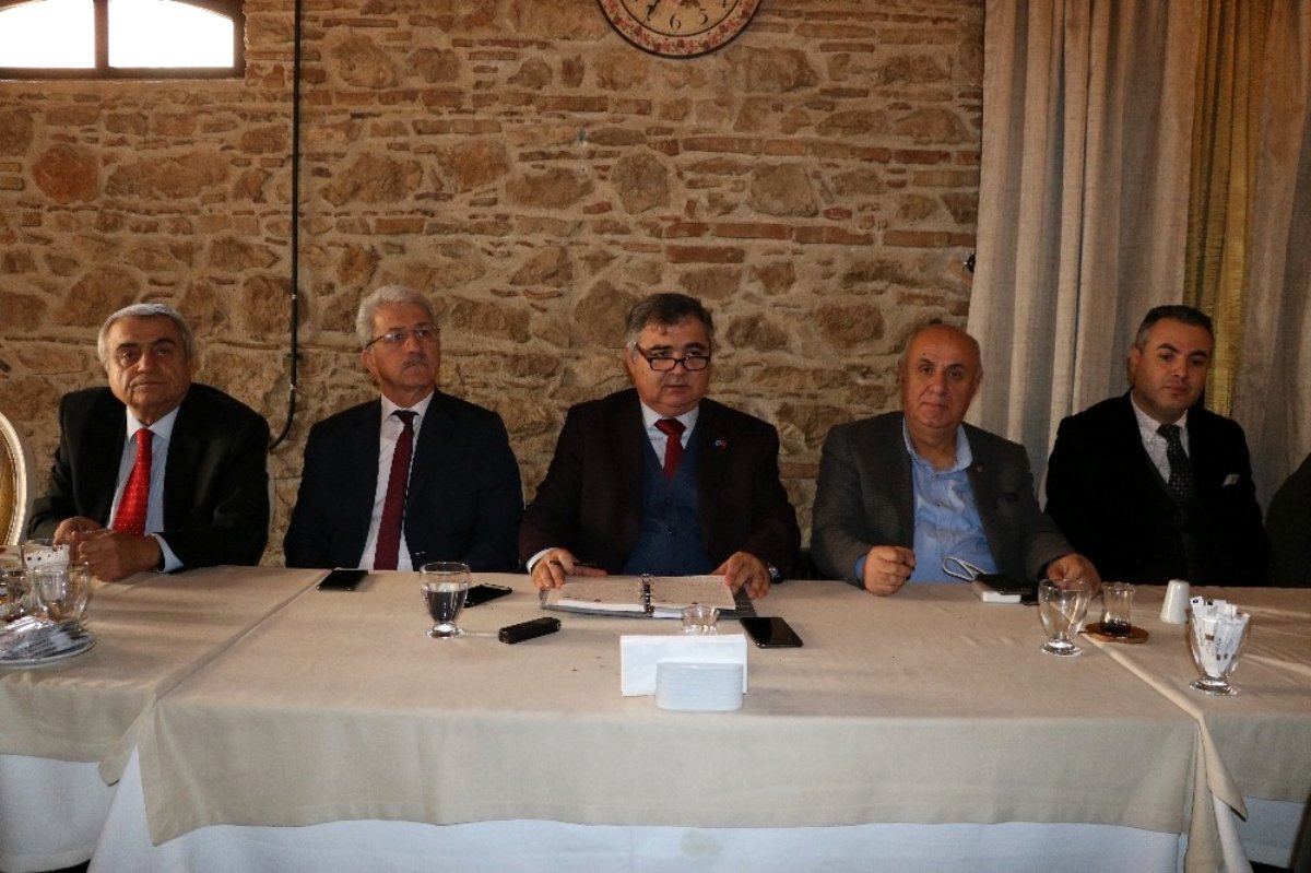 Manisa'da hamsi ziyafeti