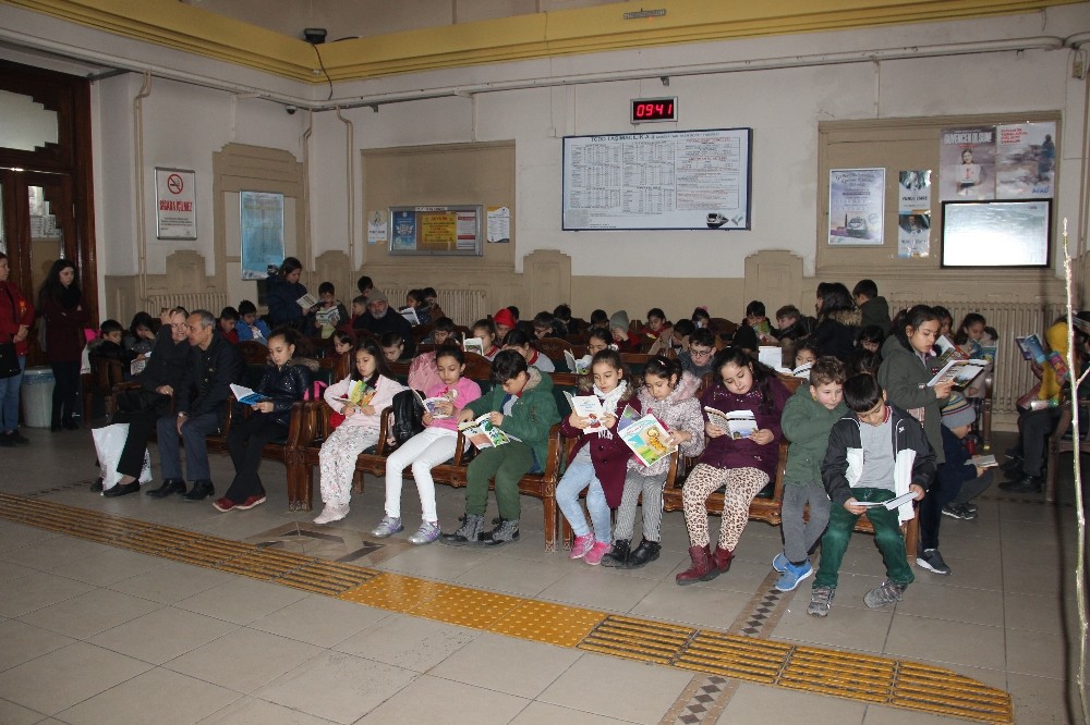 Manisa'da 'Her Yerde Okuyor 'kampanyası