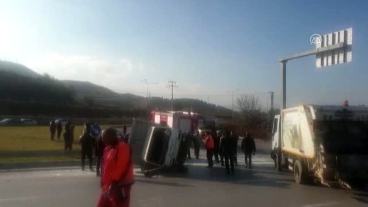 Otomobil ile kamyon çarpıştı: 3 yaralı