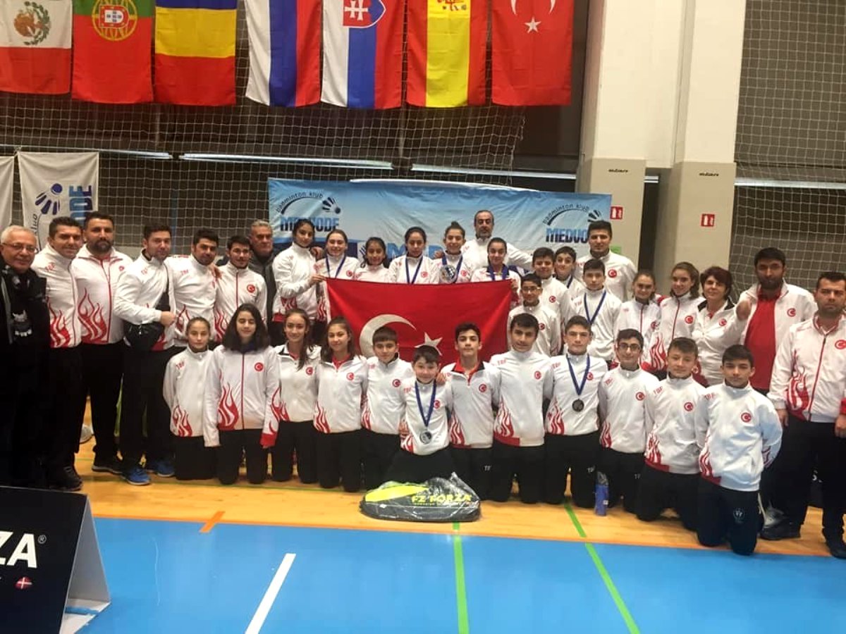 madalyalarla döndüler.