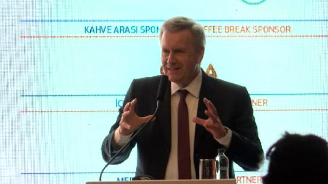 TÜSİAD toplantısında ´dil´ kriz