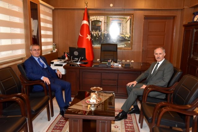 Vali deniz,dikici ´yi ziyaret etti.