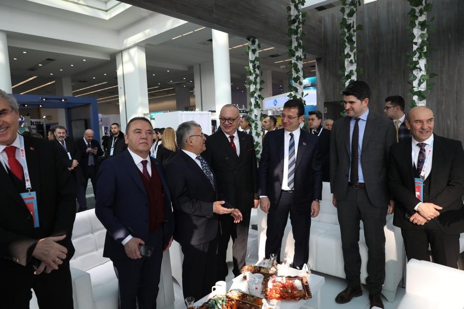 Objektiflere yansıyan kareler