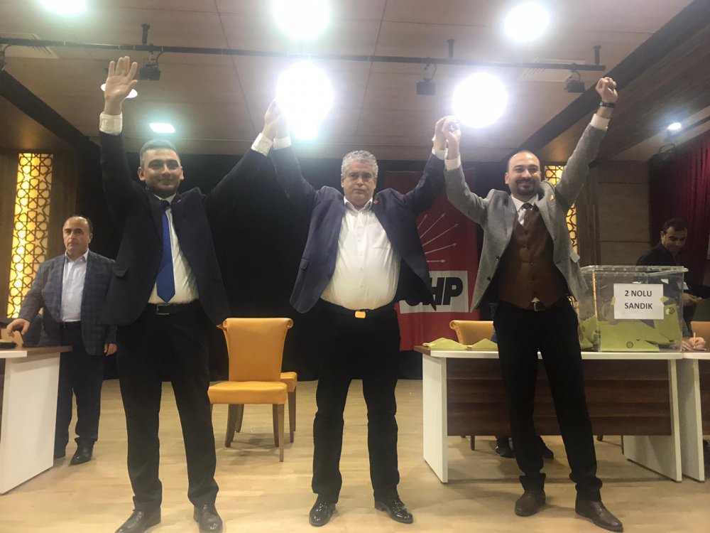 Yunusemre'de CHP'de ipi Yalçın Arçak göğüsledi.