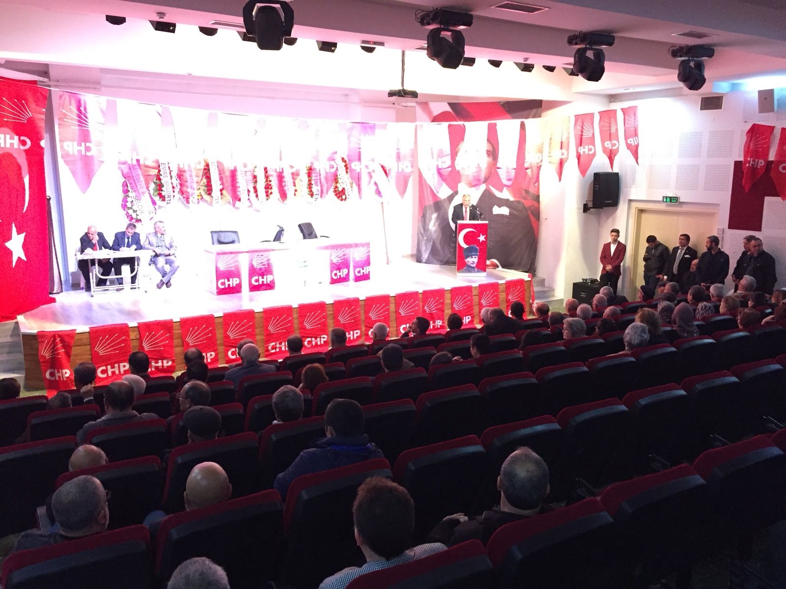 Kuru yeniden CHP Demirci ilçe başkanı seçildi.