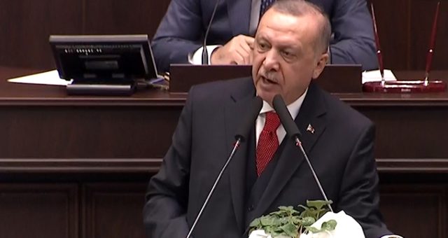 Erdoğan ''bunlar tarih cahilidir''.