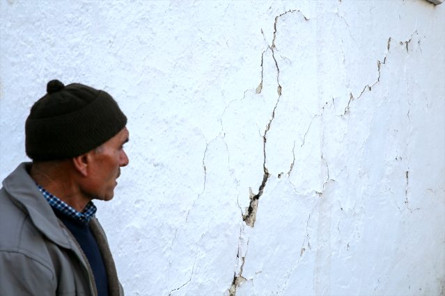 Depremin ardından hasar tespitine başladı