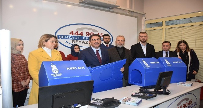 kedi evleri dağıtıldı.