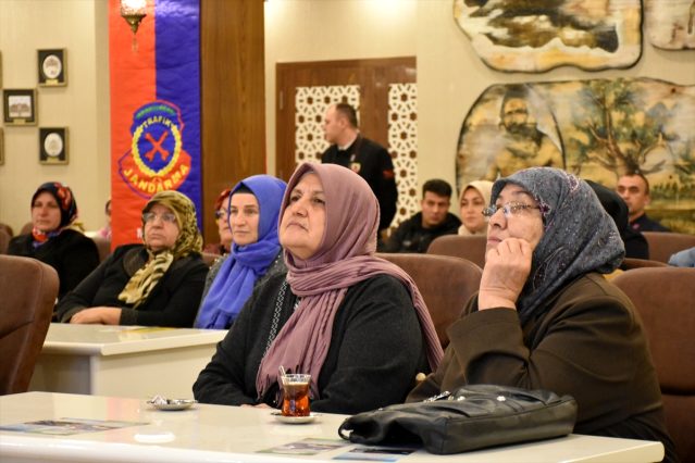 jandarmadan muhtar eşlerine eğitim