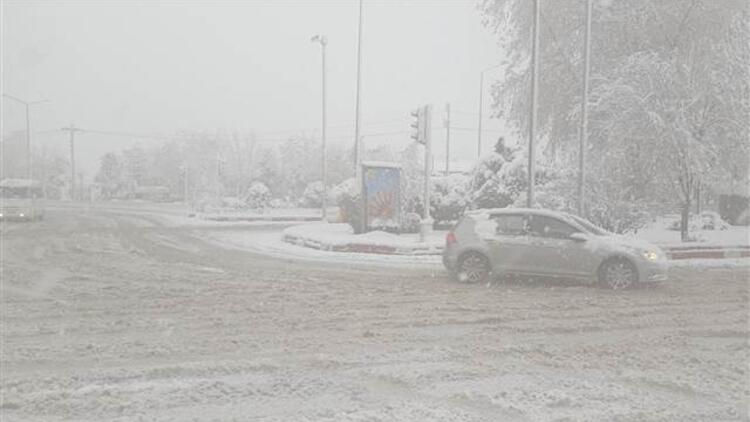 Manisa'da okullarda kar tatili.