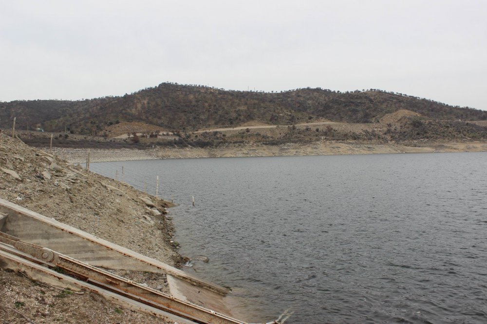 Barajda su azaldı.