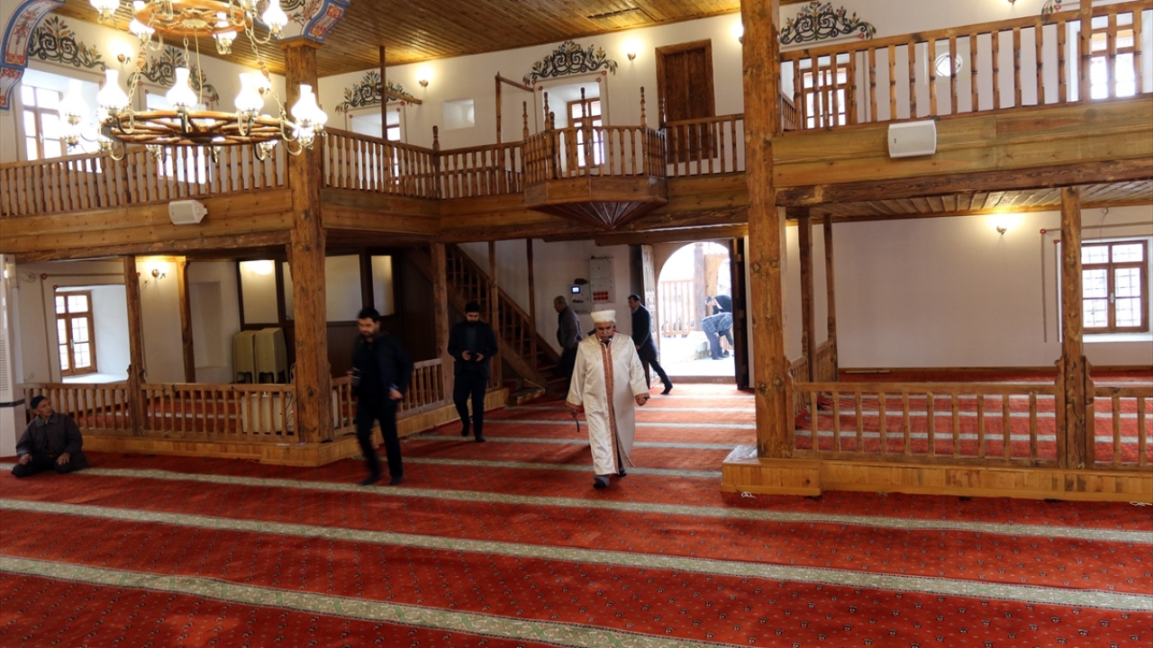İbadete açıldı 429 yıllık cami