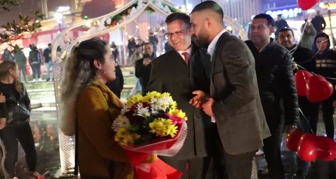 Öküzcüoğlu evlilik teklifine şahit