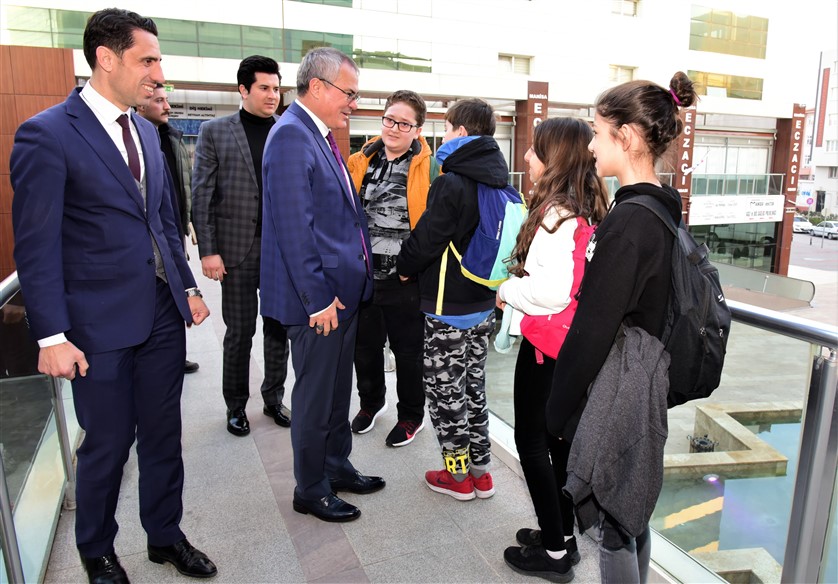 Vali Deniz Yeşil Kitap Kahve'nin konuğu oldu.