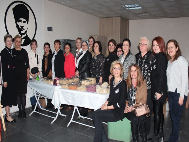 izleyiciler salona sığmadı.