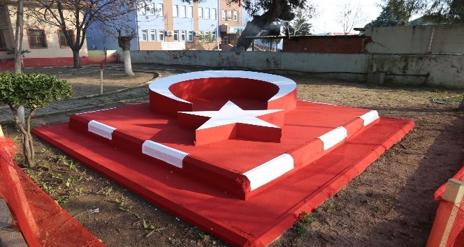 Turgutlu'da Ay-yıldızlı peyzaj