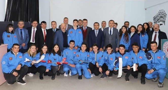 Model uçak üretimine bakanlık desteği