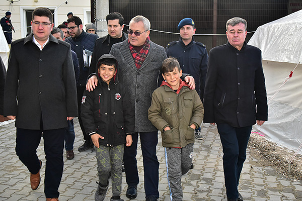 Depremzedelere vali morali