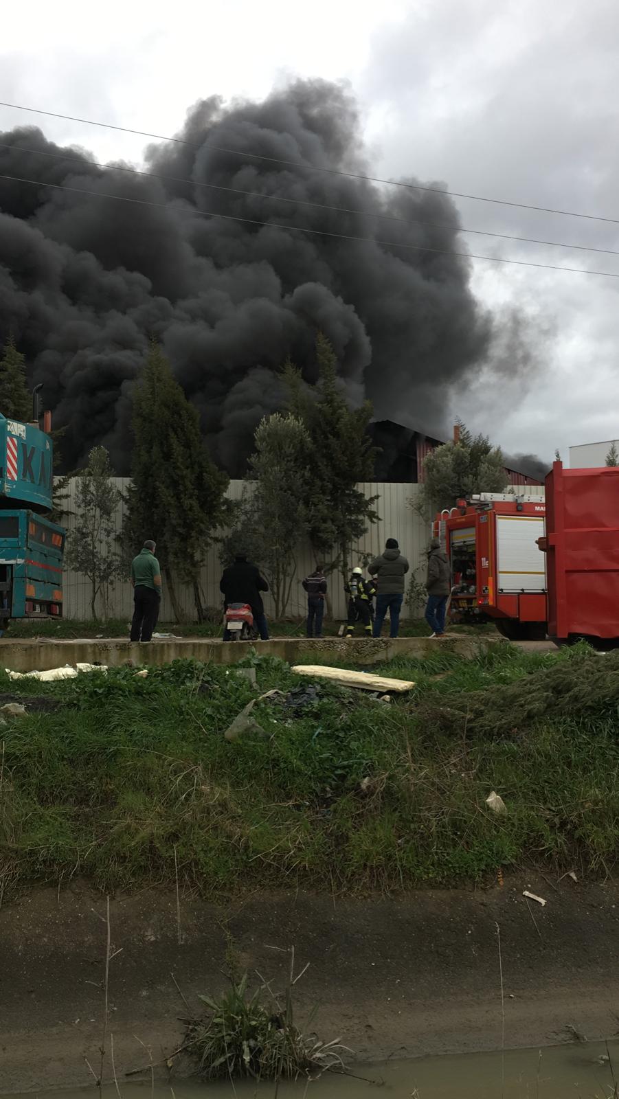 Plastik fabrikasında yangın