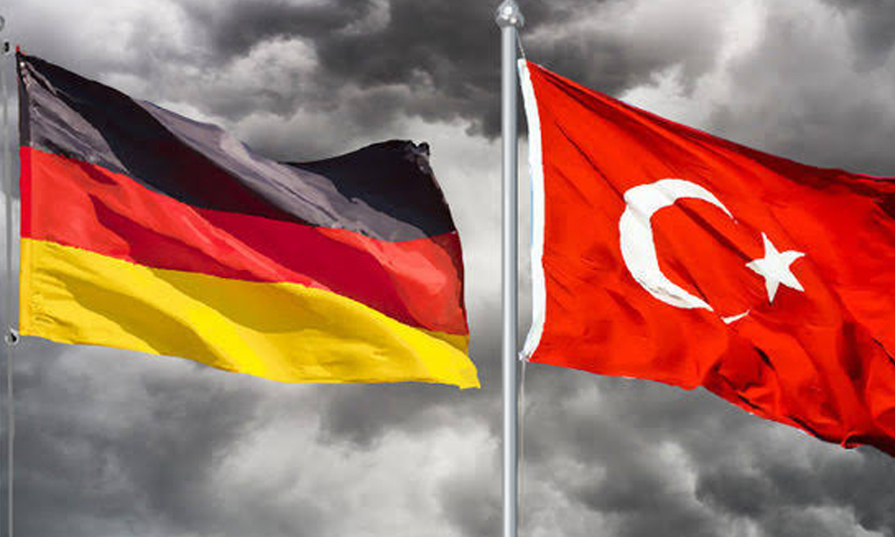 Almanya askıya aldı