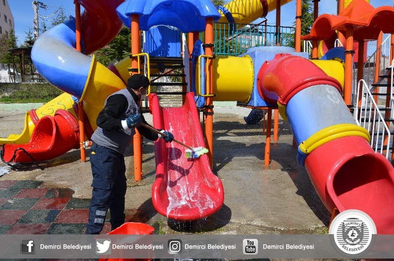 Demirci'de virüsle mücadele