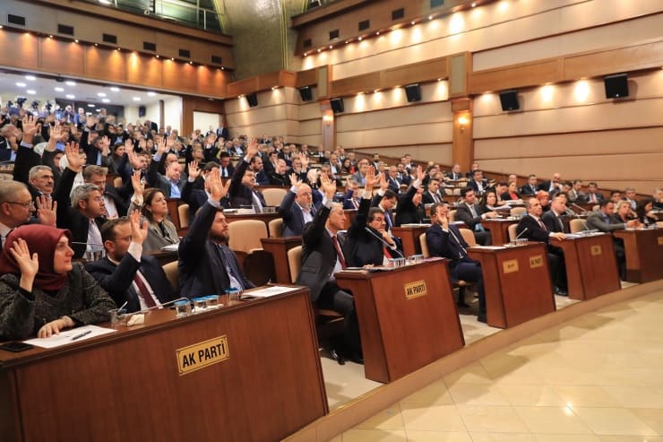 AKP ve MHP yolsuzluğa sahip çıktı