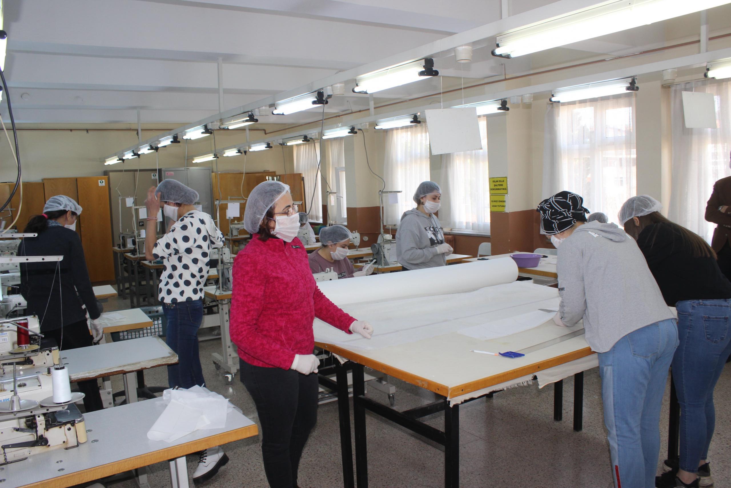 Gönüllü maske üretimi