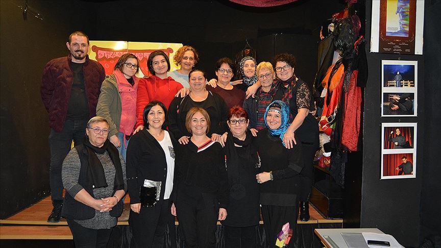 ''21. Yüzyıl Kadınları Tiyatro Topluluğu''