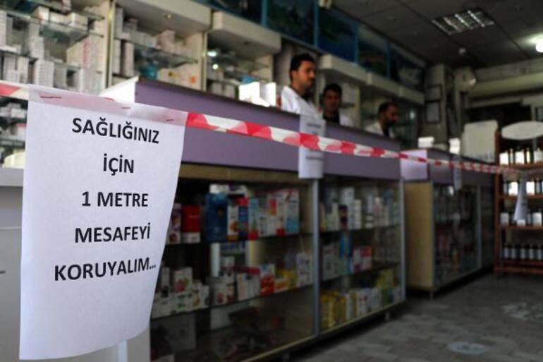 Eczaneler virüse karşı 'sosyal mesafe'uygulaması