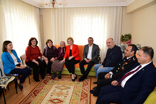 Vali Deniz şehitleri unutmadı.