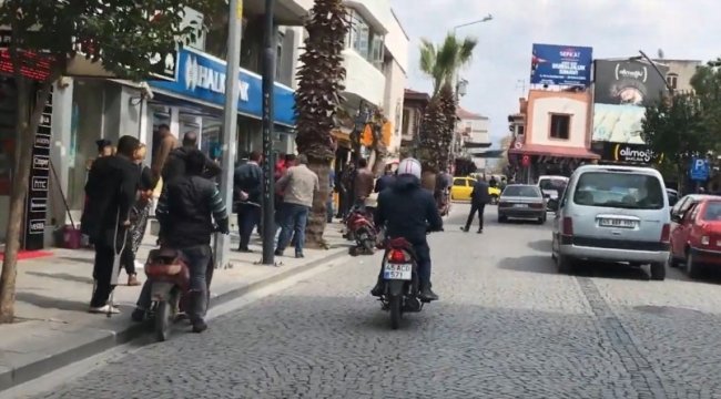 Cadde trafiğe kapanıyor