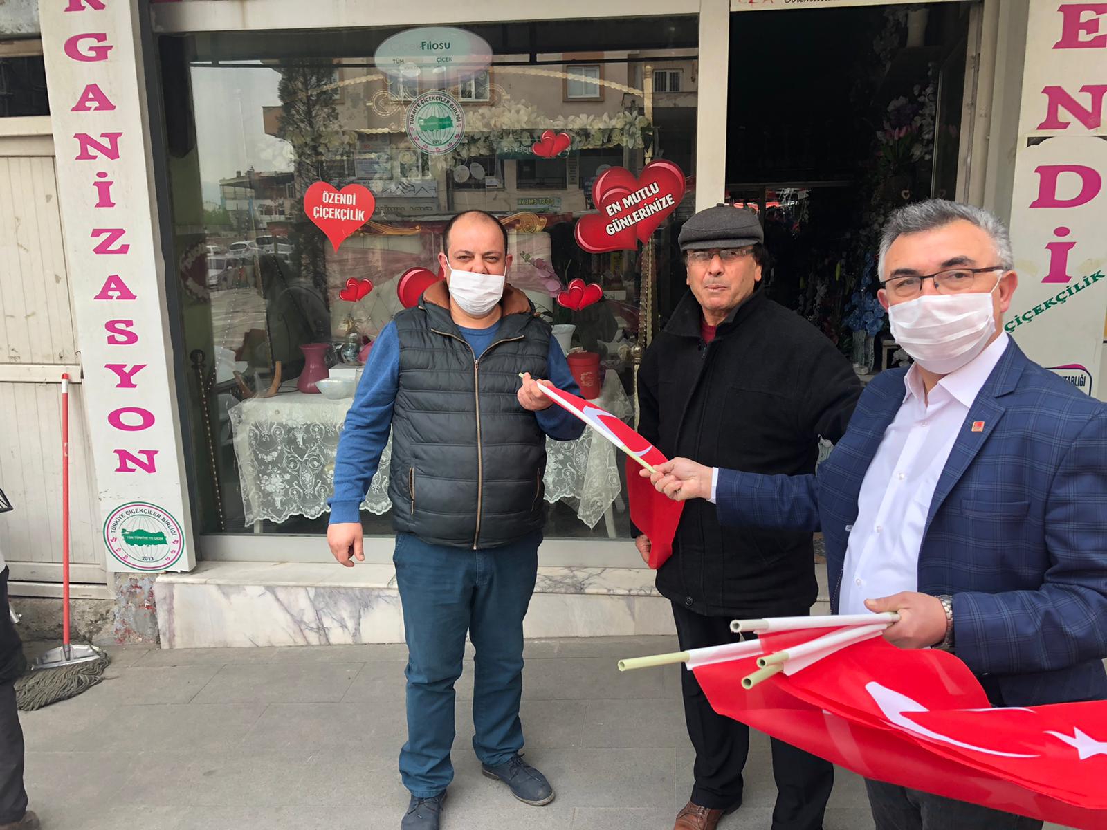 CHP'den esnafa bayrak