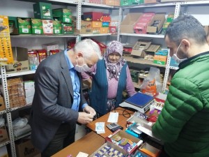 Bir ilke imza atan Bilgin ,vatandaşların bakkal borçlarını kapattı.