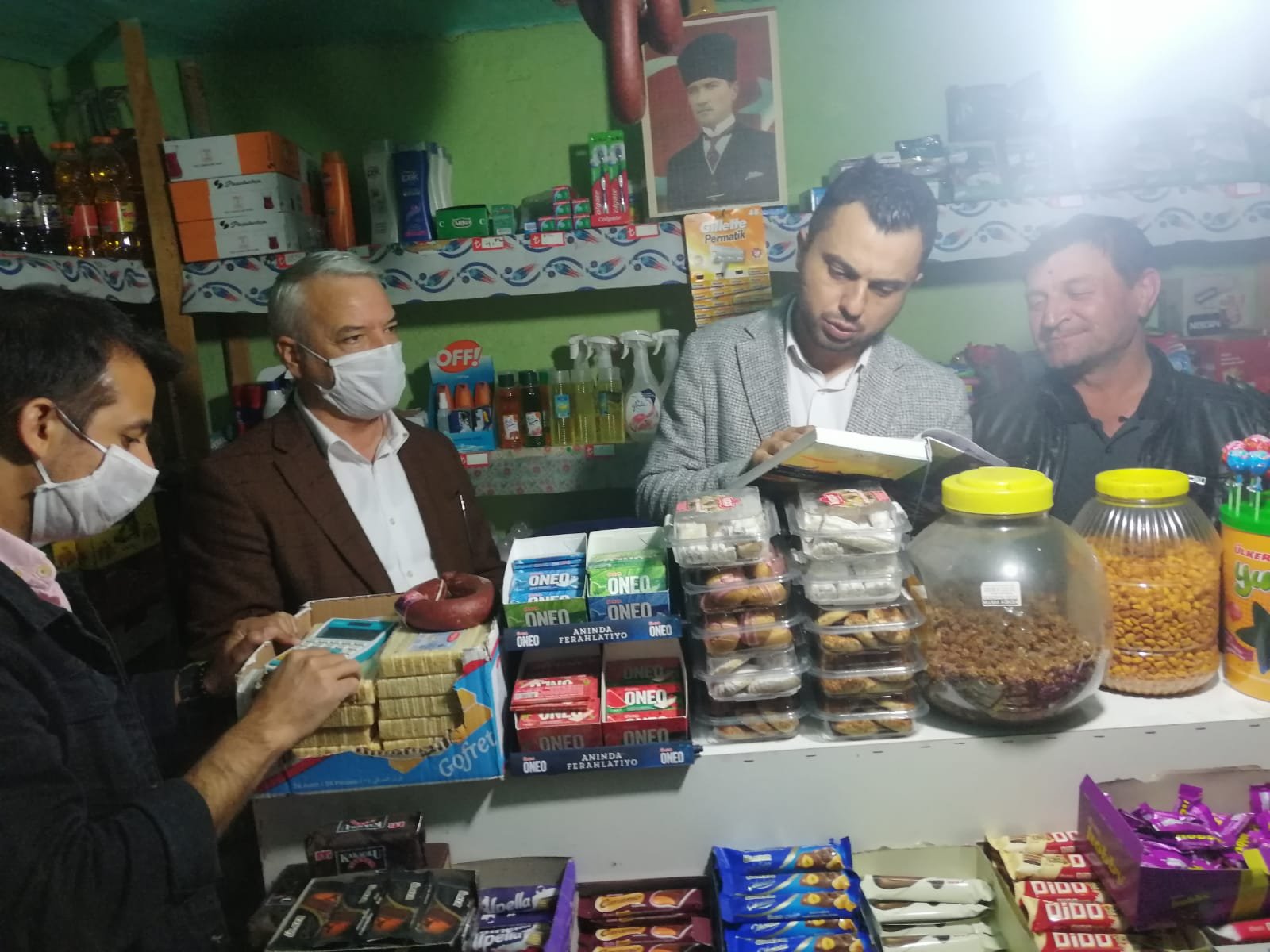 Başkan Bilgin, 4 mahallede daha veresiye defteri satın aldı