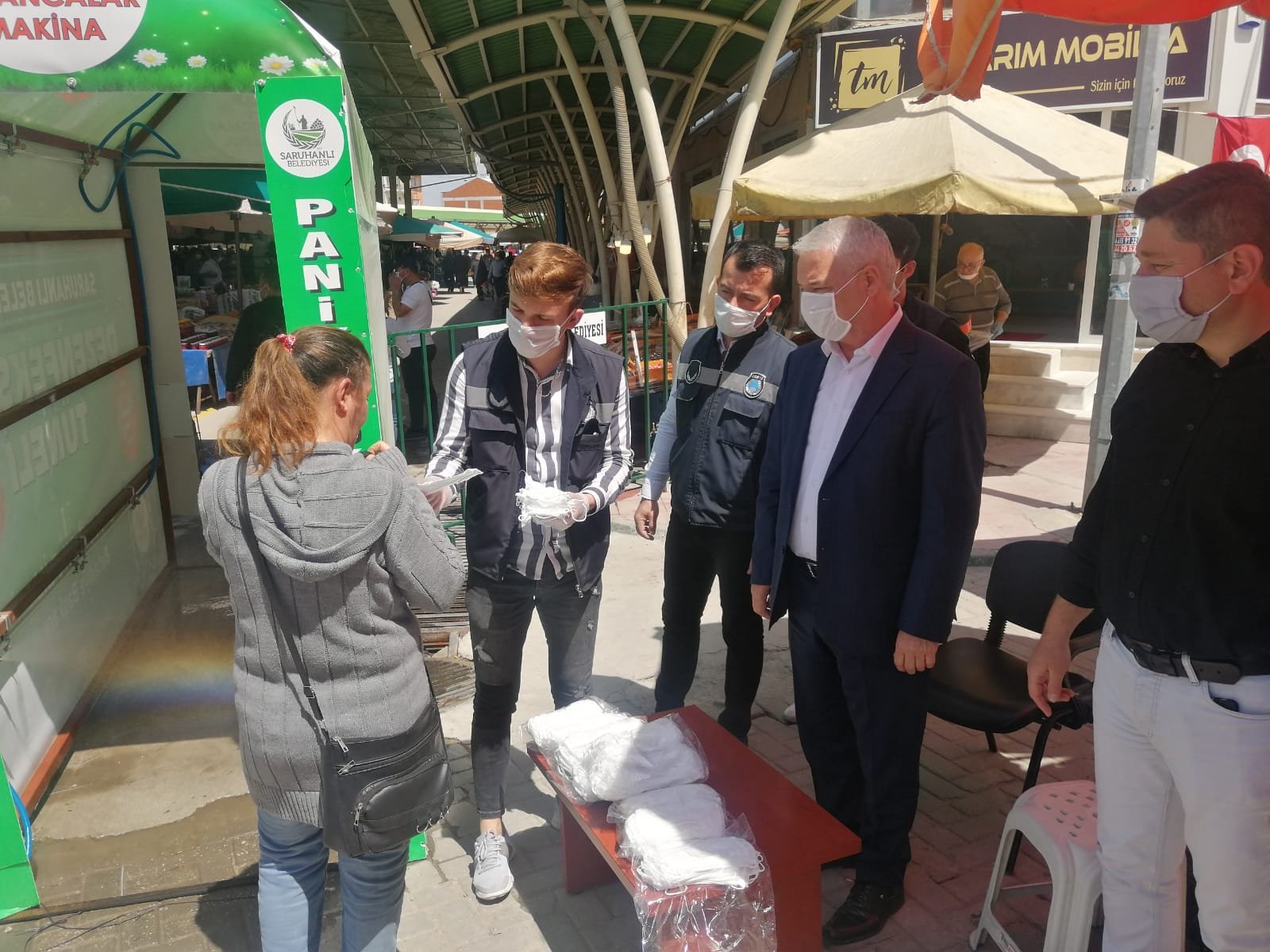 Saruhanlı Belediyesi 1 ayda 75 bin maske dağıttı