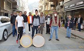 Davulcuların parası Akhisar belediyesi'nden