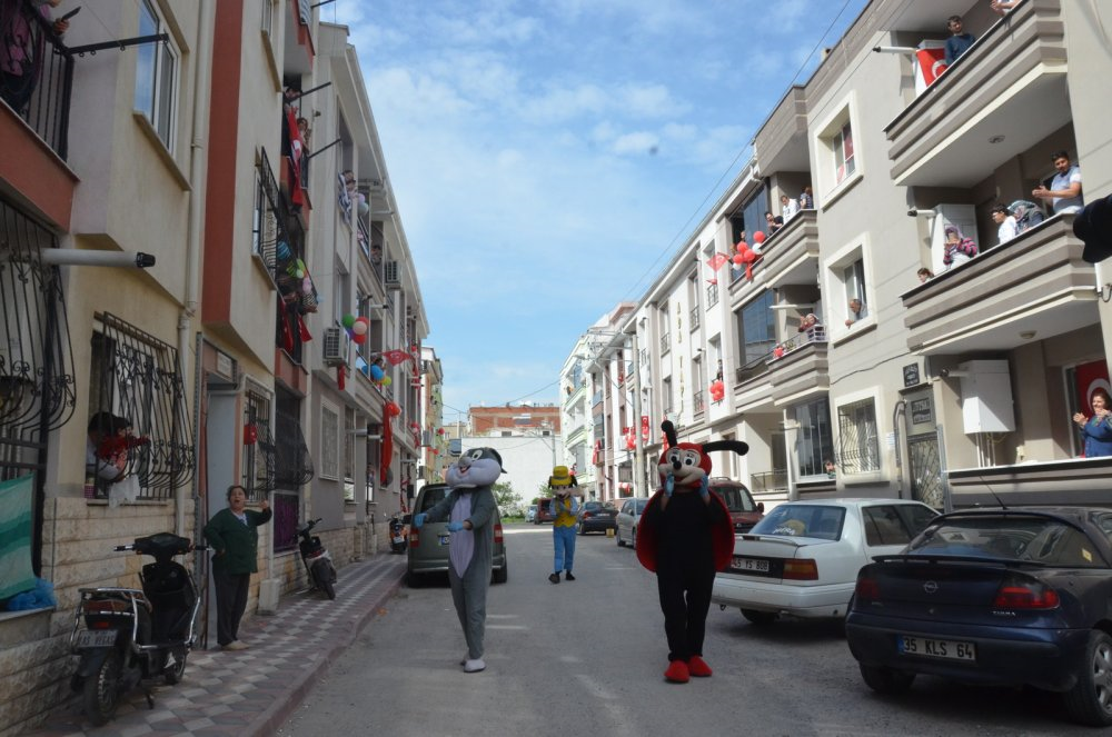 Akhisar Belediyesi, 100.yıl coşkusunu sokaklara taşıdı