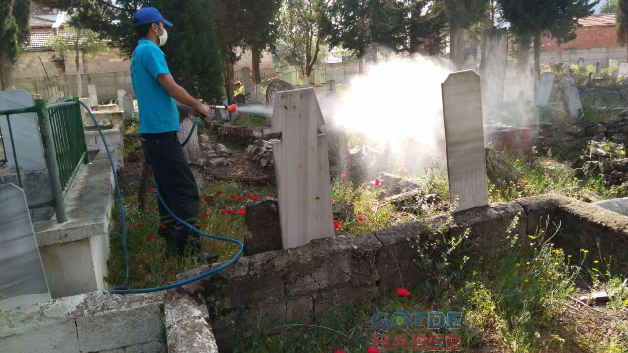 Mezarlıklarda temizlik