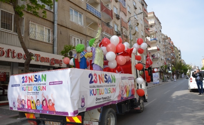 Manisa sokaklarında 23 nisan coşkusu