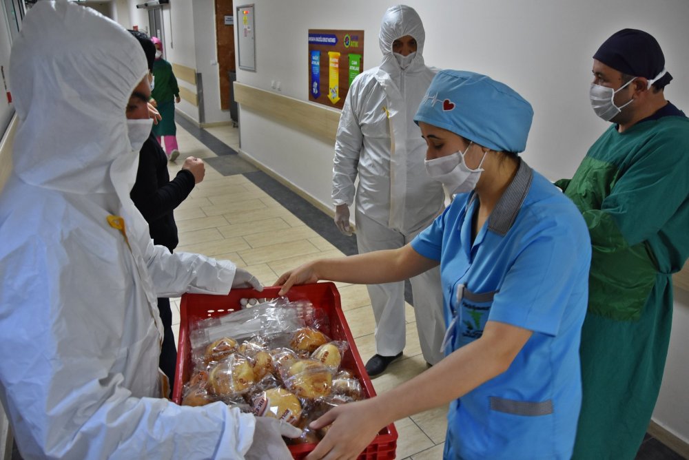 Belediye sağlık çalışanlarını unutmadı