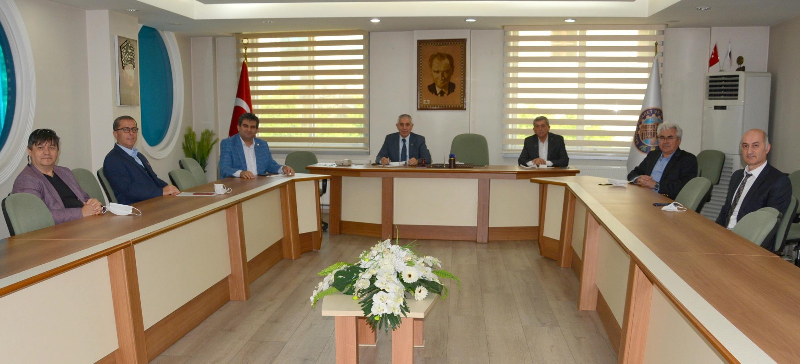 TSO,ihtiyaç sahiplerine 90 bin liralık alış-veriş çeki dağıttı